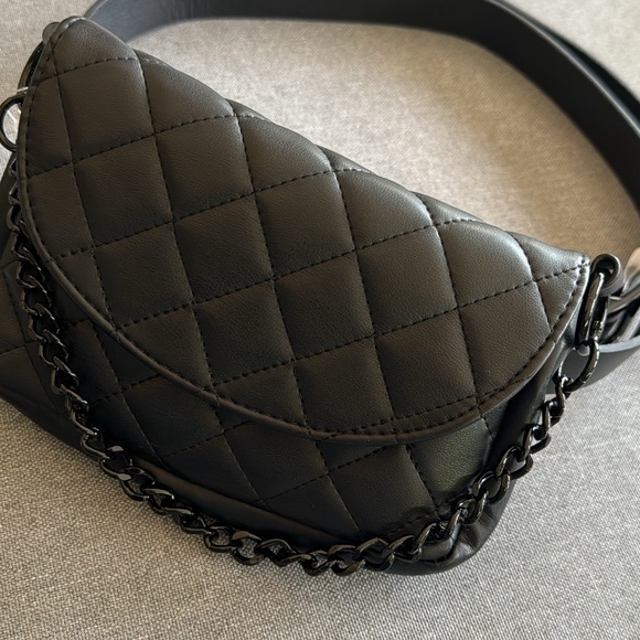 Versatile diamond stitch fanny bag and mini bag - Picture 3 of 10